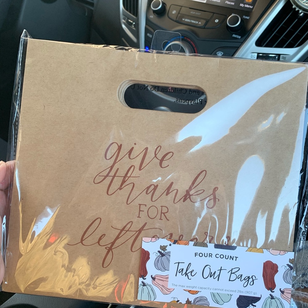 4 count Thanksgiving To Go box in plastic